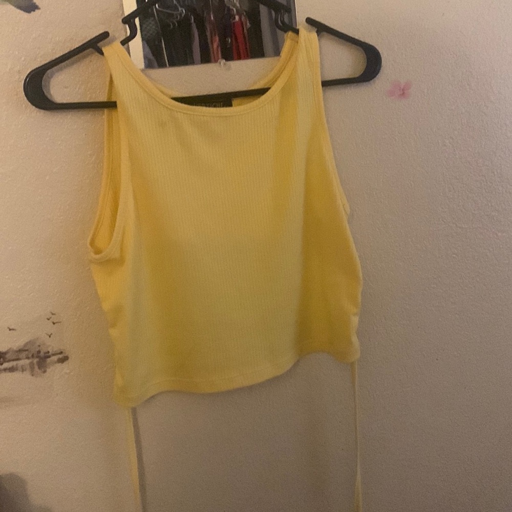 Never worn yellow tie in the back shirt